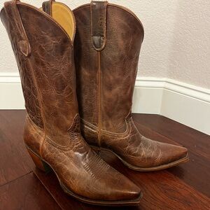 Practically brand new women’s cowboy boot size 11